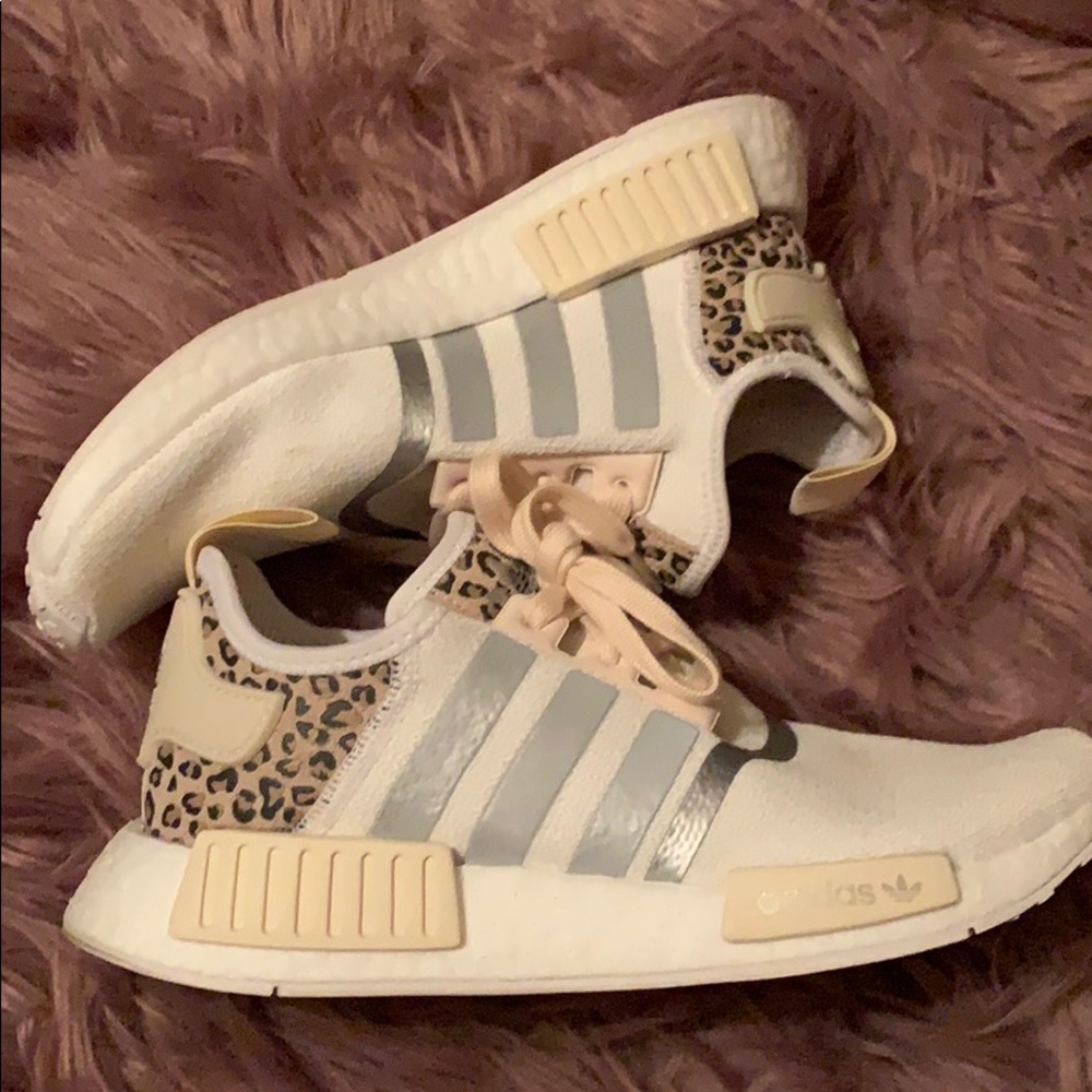 WOMEN'S ADIDAS NMD R1 ANIMAL PRINT Leopard